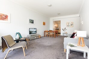 Smart TV, offices - Chic Unit with Rooftop Terrace near Sights & Shops (Pyrmont)