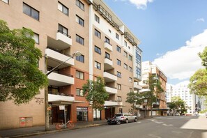 Exterior - Chic Unit with Rooftop Terrace near Sights & Shops (Pyrmont)