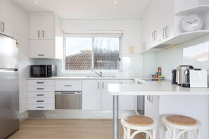 Fridge, microwave, oven, stovetop - MadeComfy Trendy Apartment on Dee Why Beach (Dee Why)