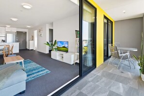 Interior - Executive and Spacious Apartment with Balcony (Sunshine)