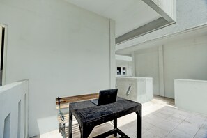 Reception - OYO 95041 Griya Indah Homestay (Surabaya)
