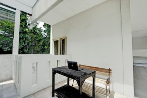 Reception - OYO 95041 Griya Indah Homestay (Surabaya)