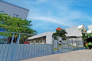 Exterior - OYO 95041 Griya Indah Homestay (Surabaya)