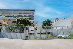 Exterior - OYO 95041 Griya Indah Homestay (Surabaya)