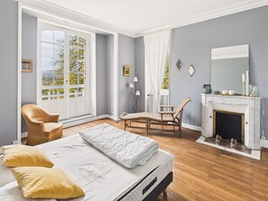 8 bedrooms, iron/ironing board, free WiFi