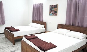 Room - Cozy Homes - Luxury (2 BHK, 3 Queen beds) (Tiruvannamalai)