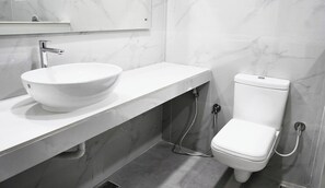 Bathroom - Cozy Homes - Luxury (2 BHK, 3 Queen beds) (Tiruvannamalai)