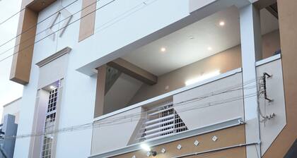 Cozy Homes - Luxury (2 BHK, 3 Queen beds)