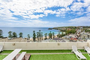 Property grounds - Modern Manly Apartment with Stunning Views, Pool (Manly)