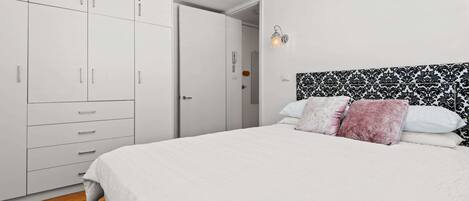 Fer et planche à repasser, draps fournis