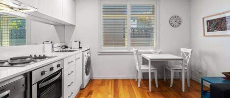 Réfrigérateur, four, plaque de cuisson, lave-vaisselle