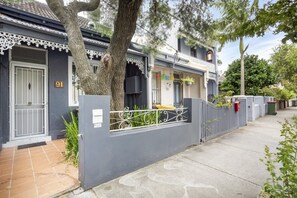 Exterior - Comfortable Terrace in Central Location (Annandale)