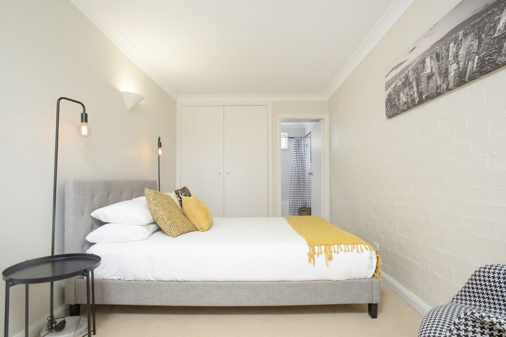 2 bedrooms, desk, iron/ironing board, Internet
