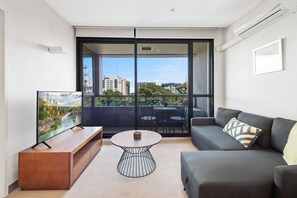 Smart TV - Central 1-Bed Apartment with Secure Parking (Carlton)