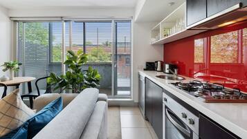 Fridge, microwave, stovetop, dishwasher