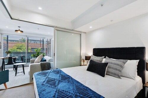 Beautifully Cosy St Kilda Apartment