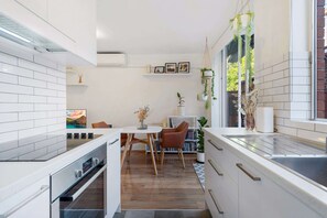 Fridge, microwave, oven, stovetop - Snug St Kilda Apartment with Private Courtyard (St Kilda)