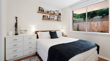 Iron/ironing board, Internet, bed sheets