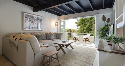 Beachside 2-Bed House with Pool, Courtyard & BBQ