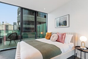2 habitaciones, escritorio, tabla de planchar con plancha y internet 