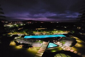 Pool - Center 1-Bed with Gym, BBQ and Stunning Views (City)