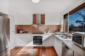 Fridge, microwave, oven, stovetop - Restful Canberra Retreat in Spacious Terrace Home (Deakin)