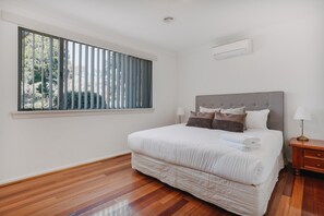 Iron/ironing board, Internet, bed sheets - Restful Canberra Retreat in Spacious Terrace Home (Deakin)