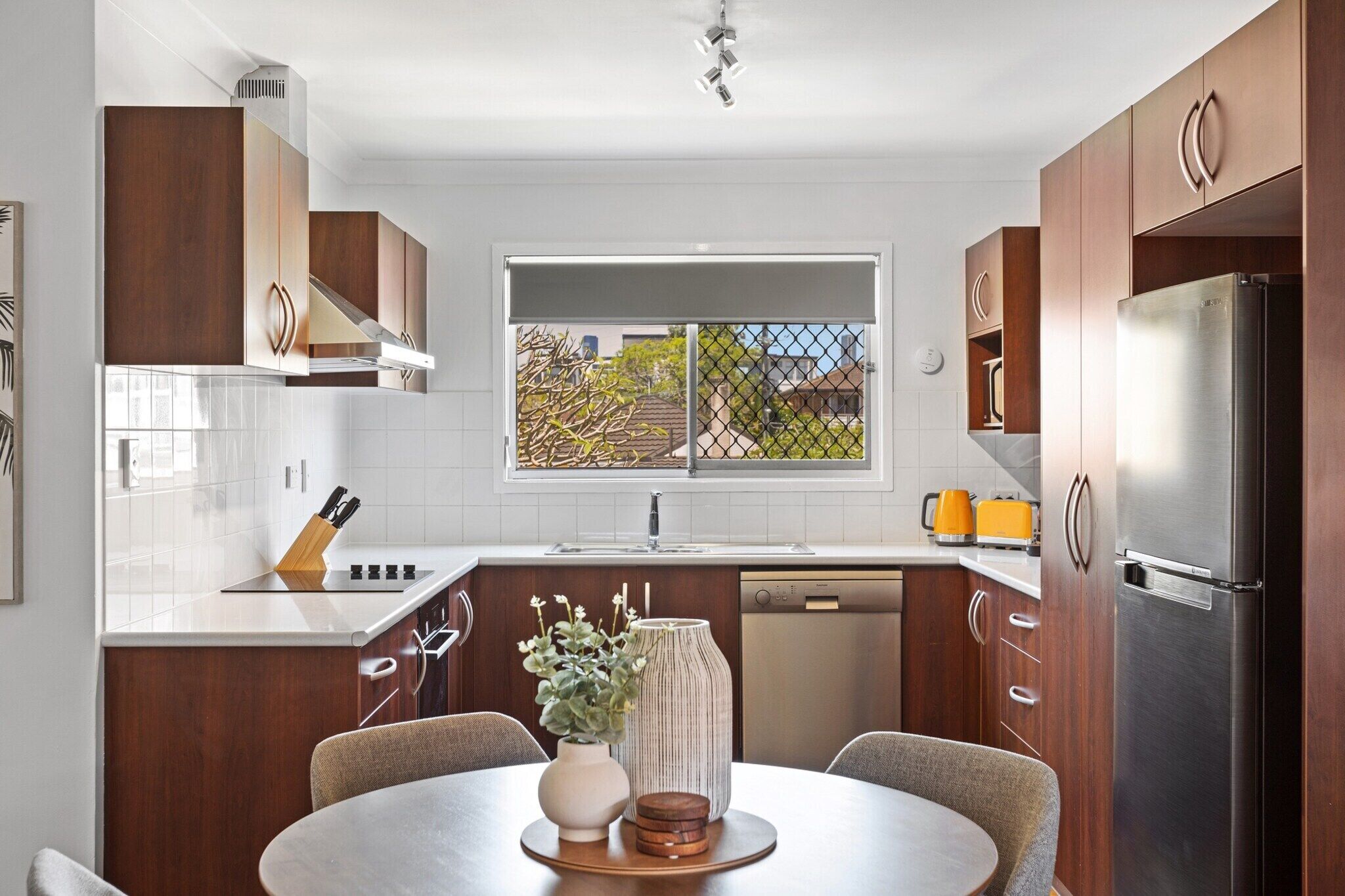 Coffee/tea maker, fridge, microwave, oven
