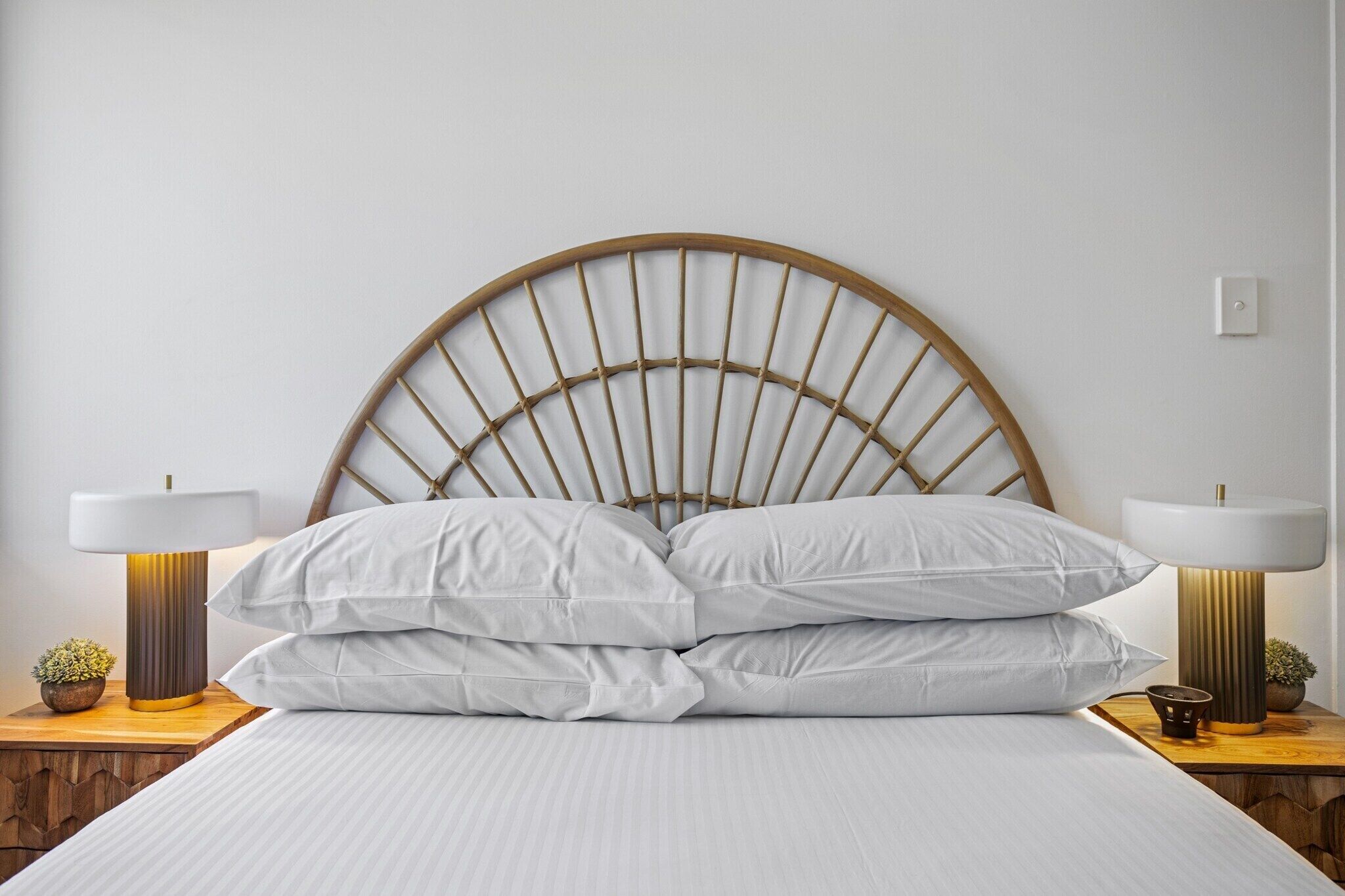 Iron/ironing board, Internet, bed sheets