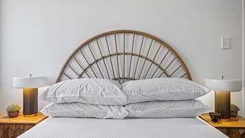 Iron/ironing board, Internet, bed sheets