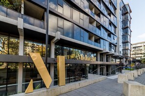 Exterior - Modern 1-Bed Apartment With Pool And Sauna (Braddon)