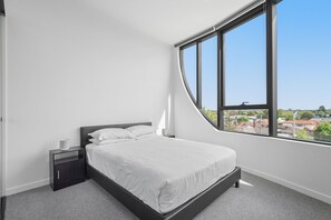 Iron/ironing board, Internet, bed sheets - Generous 2-Bed Apartment with Great Amenities (Alphington)