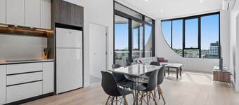 Generous 2-Bed Apartment with Great Amenities