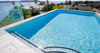 Bay View 2-Bedroom Apartment with BBQ