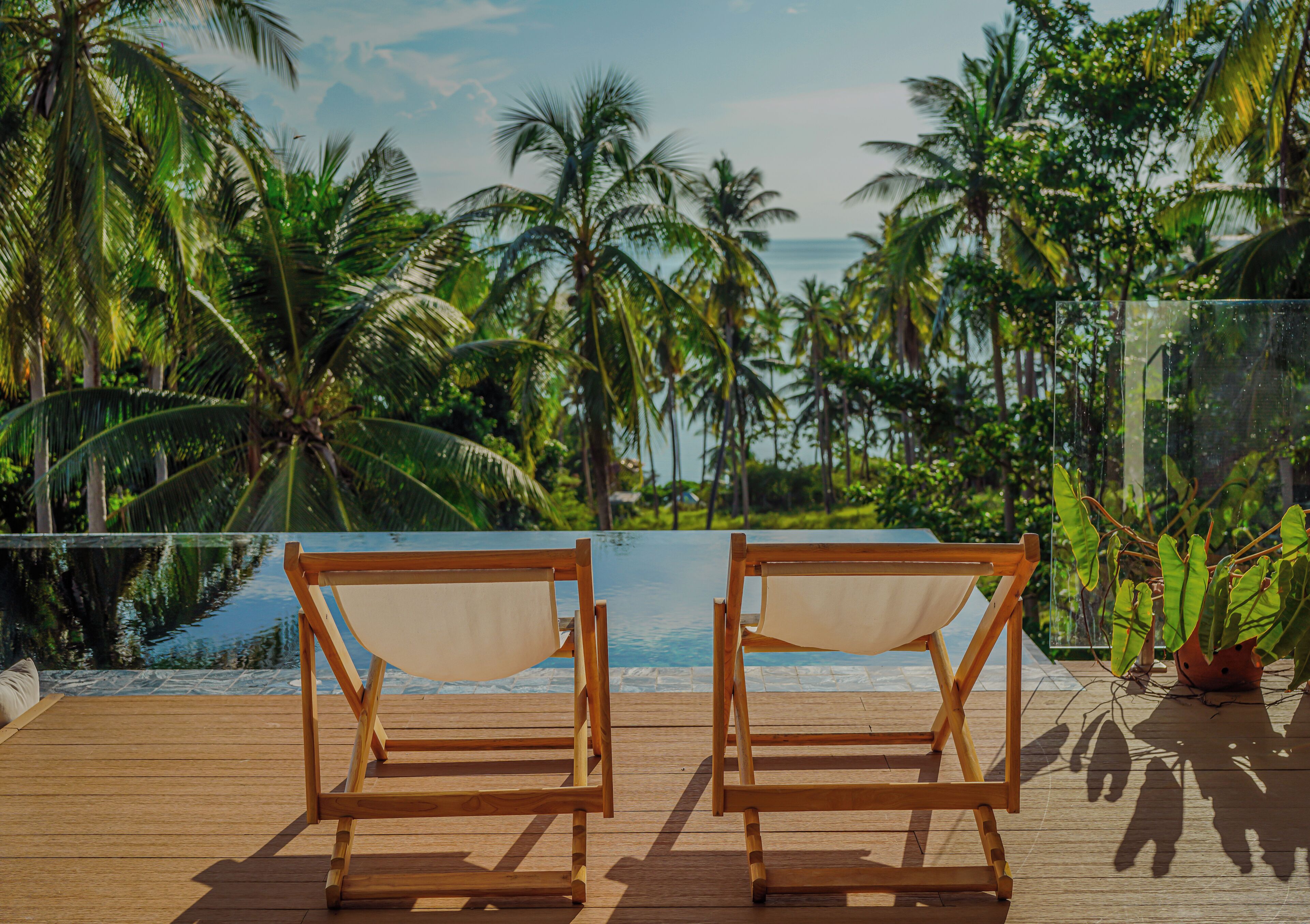 สระว่ายน้ำกลางแจ้ง