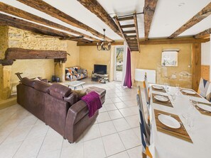 Interior - House for 5 – Large Garden & Terrace – Jacuzzi (Plazac)