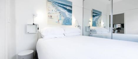 Desk, iron/ironing board, Internet, bed sheets