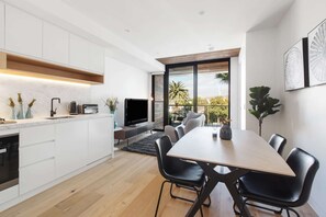 Interior - Chic 1-Bed with a Sleek Balcony near Shops (Malvern)