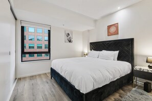1 bedroom, iron/ironing board, bed sheets - Central Southbank 1-Bed Apartment (Southbank)