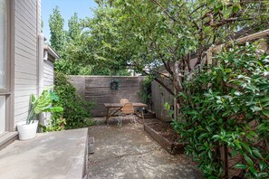 Terrace/patio - Contemporary 1-Bed Unit Near Chapel St (Prahran)