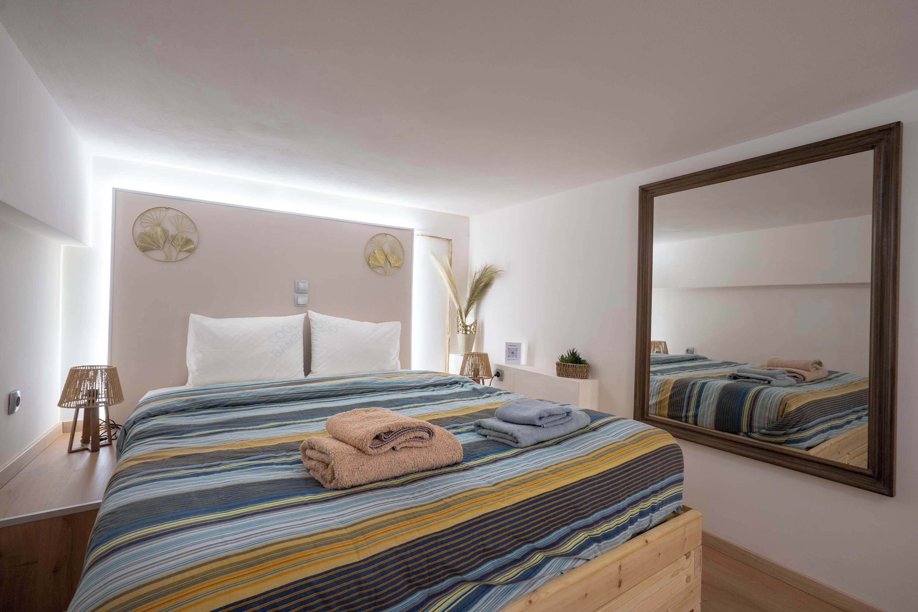 Fer et planche à repasser, accès Internet, draps fournis