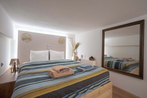 مكواة/لوح كي وخدمة الإنترنت وملاءات أسرّة