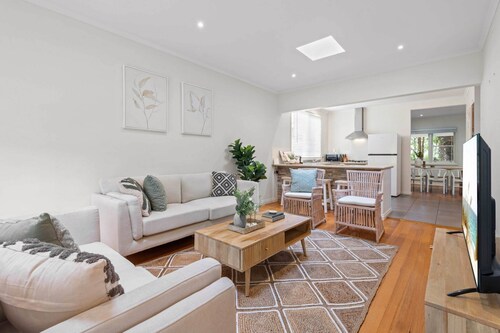 Lush 3-Bed House near the Beach