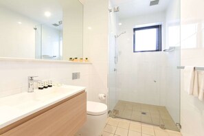Hair dryer, towels - Comfy 2-Bedroom Apartment with a Clyde River View (North Batemans Bay)