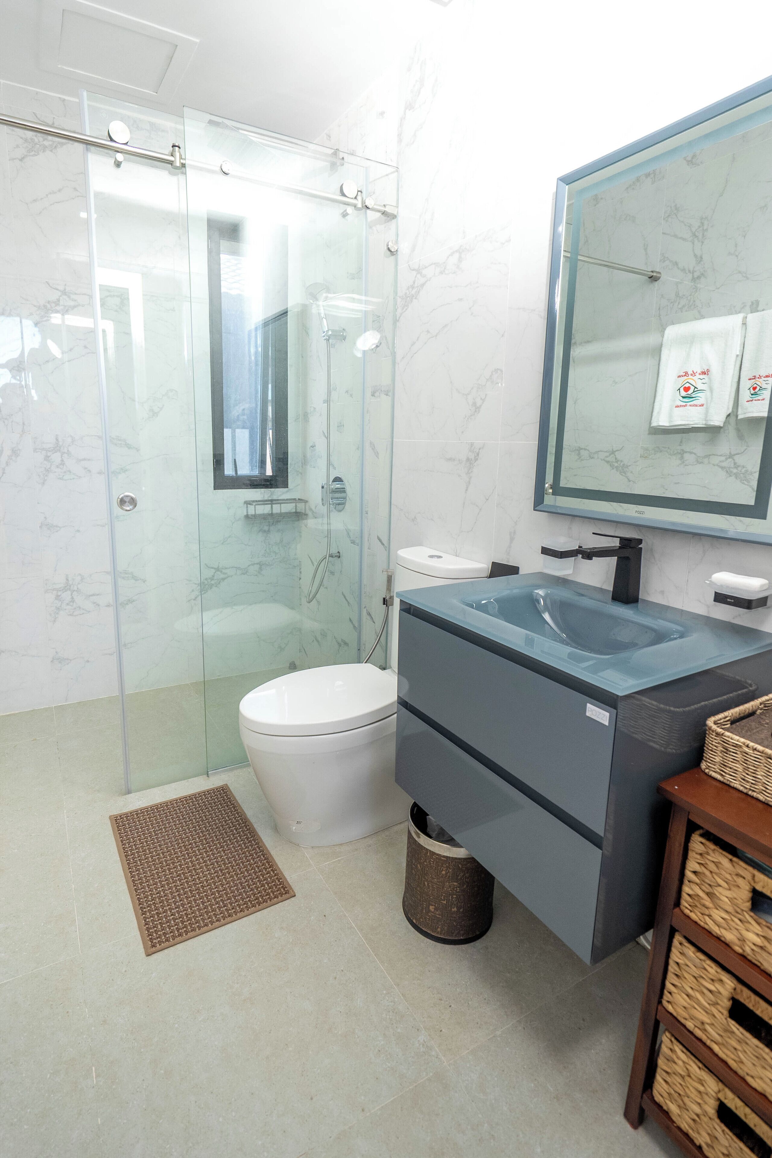 Dusche, Haartrockner, Bidet, Handtücher