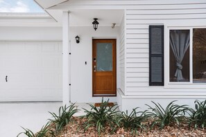 Exterior detail - Exquisitely Spacious 3-Bed Home (Narrabundah)