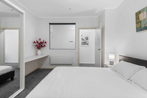 1 bedroom, desk, iron/ironing board, Internet - Cosy 1-Bed Apartment In the Heart of Melbourne (Melbourne)
