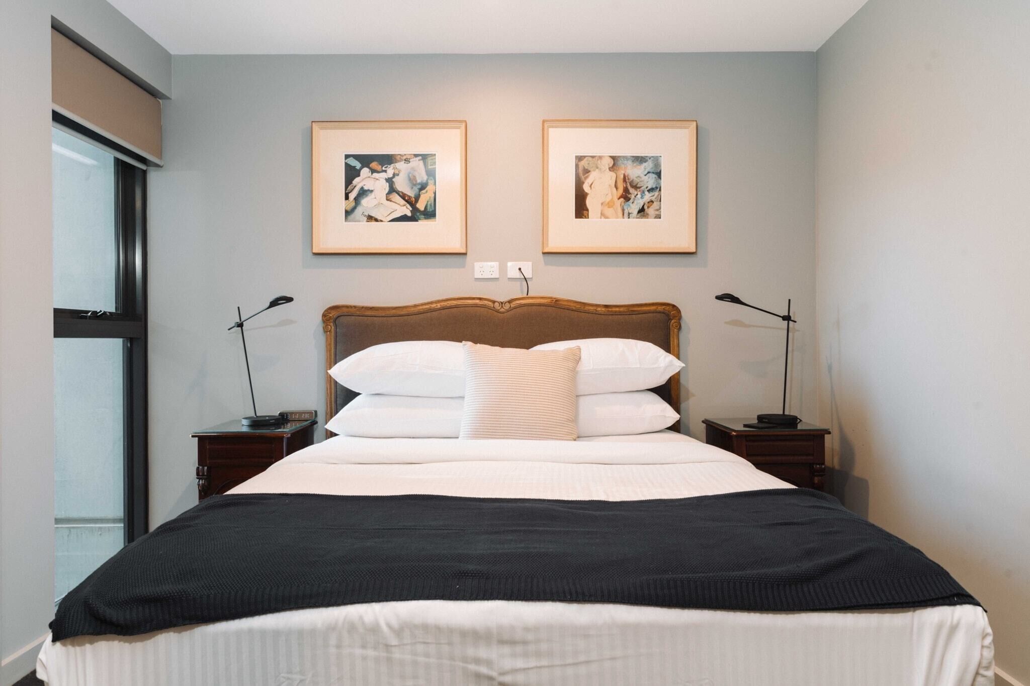 Fer et planche à repasser, lit parapluie, accès Internet, draps fournis