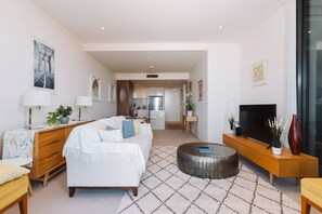Smart TV, offices - 1-Bed with Amazing Views, Pool, Gym, BBQ & Parking (City)