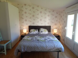 Iron/ironing board, WiFi, bed sheets - ST Malo Single-storey house garden near station sillon beach dog allowed fiber (Saint-Malo)